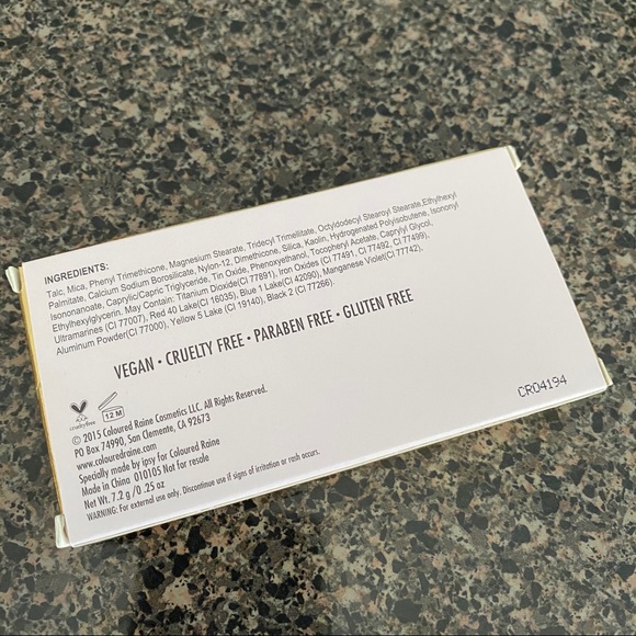 Vineyard Soirée Eyeshadow Palette with Bag New - Picture 5 of 7